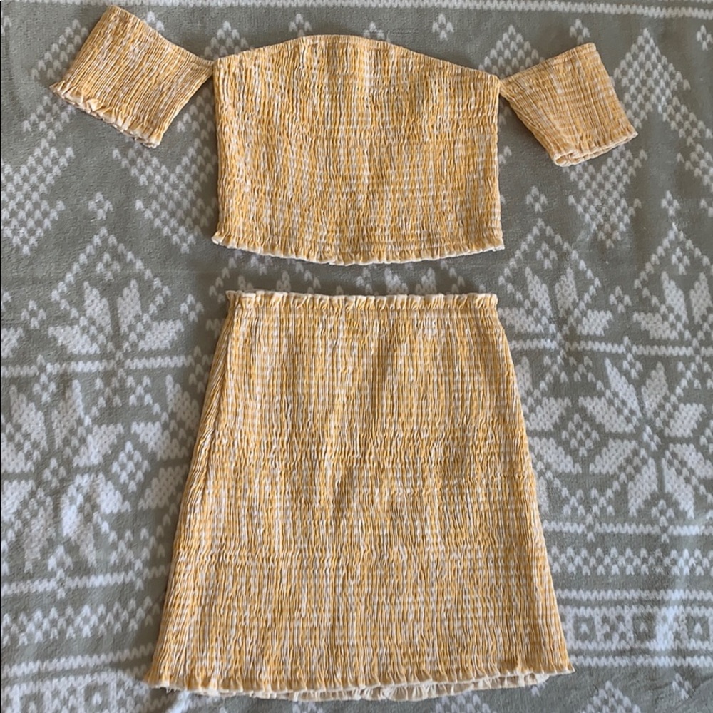 White and yellow set